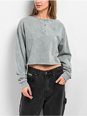 Ninth Hall Fundamentals Kaliska Cropped Henley Shirt- Medium
